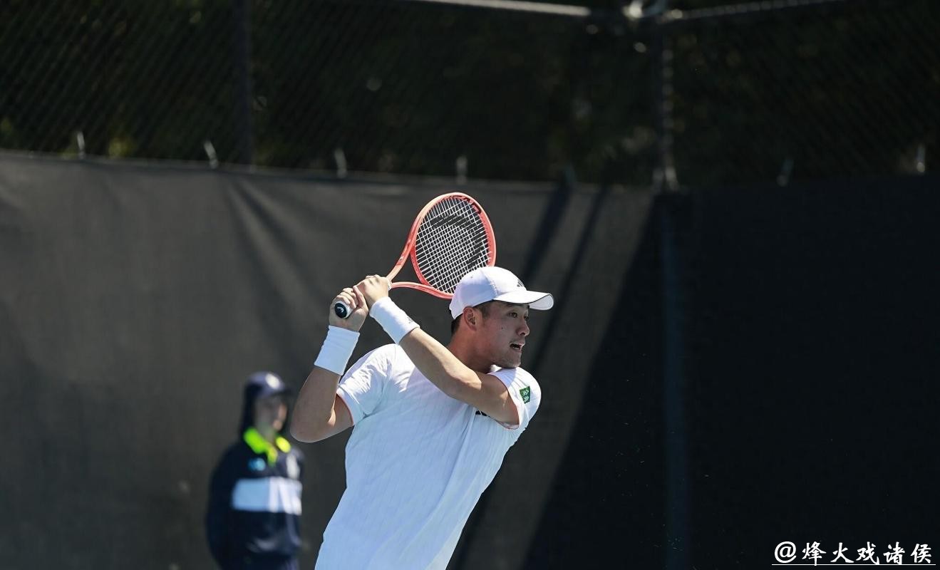 澳网丨让二追三失败!吴易昺2-3惜败斯皮齐里,无缘晋级下一轮! 澳网丨让二追三失败!吴易昺2-3惜败斯皮齐里,无缘晋级下一轮!